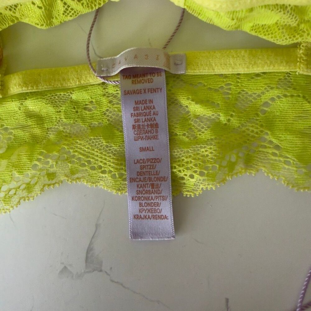Savage x Fenty scalloped lace bralette and bikini set in Lemon Lime yellow Small - Picture 3 of 3